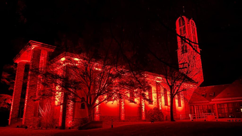 Die Kirche Johannes Nepomuk in Chemnitz am Red Wednesday 2022